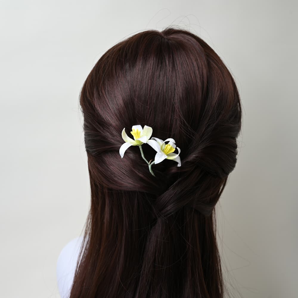 Handmade Ronghua – White Blossom Hair Accessory