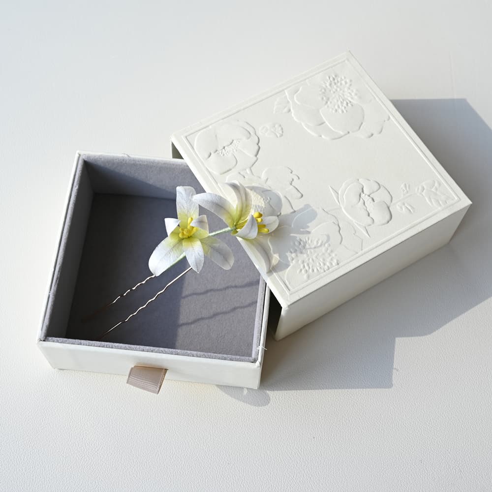 Handmade Ronghua – White Blossom Hair Accessory